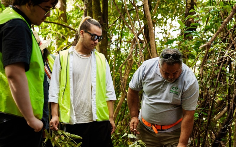 Tour guide & Kiwi Kaitiaki (Guardian) Ian Tarei sharing his knowledge of Kiwi bird predator controls with guests