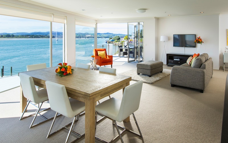 Light and airy Three Bedroom Apartment with views of Tauranga Harbour 