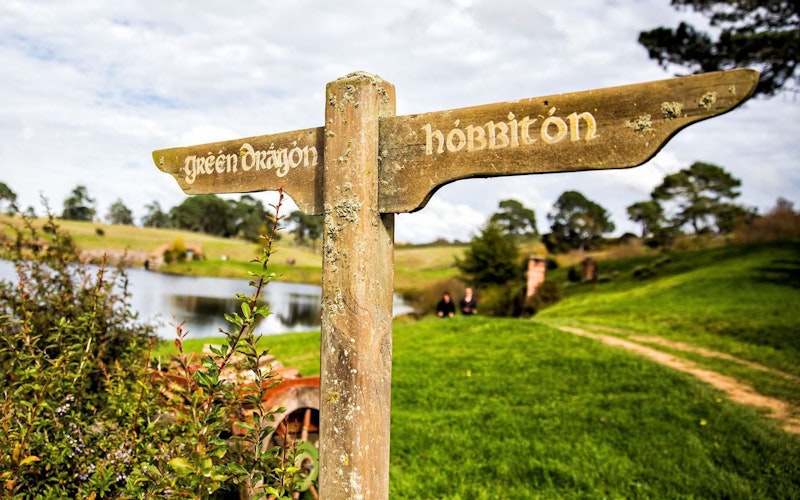 Hobbiton, Village sign post