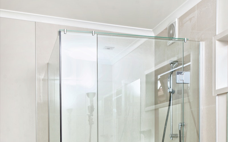 Glass shower cabinet